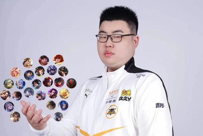右中卫持球